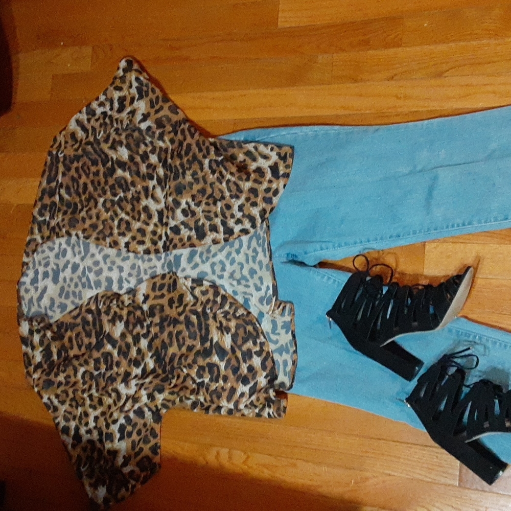 Gorgeous Leopard Print Cover Up - Picture 1 of 3